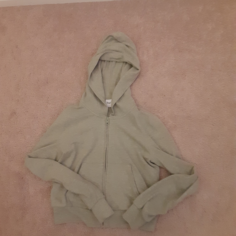 Aritzia TNA crops